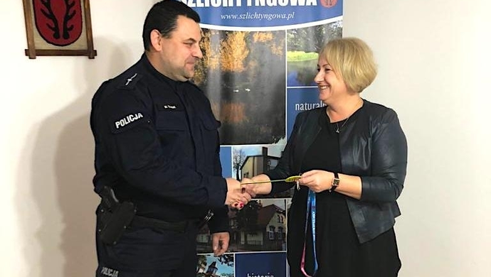 Burmistrz Jolanta Wielgus przekazała gadżety profilaktyczne