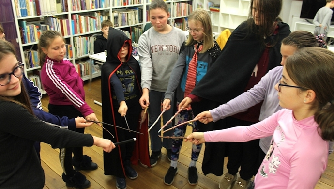 Miłośnicy Harry'ego Pottera spotkali się w bibliotece (ZDJĘCIA)