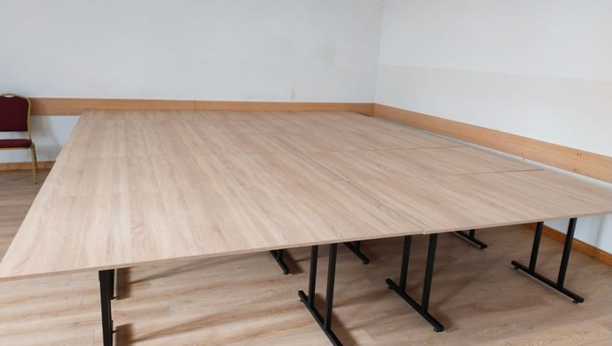 Nowe stoły bankietowe w świetlicy w Kowalewie