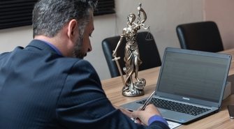 Profesjonalna pomoc prawna za granicą - szukaj odpowiedniej oferty 