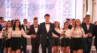 Studniówka 2022 w I ZS we Wschowie (RELACJA)