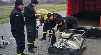 - podzielili się sprzętem