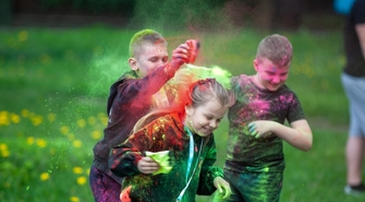 Holi Święto Kolorów w Parku Tysiąclecia we Wschowie (VIDEO)