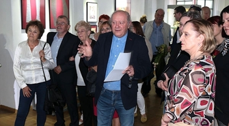 Secesja, Ceramika, cyna i tkanina - atrybuty ubioru kobiecego (ZDJĘCIA)