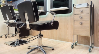 Fotele fryzjerskie Ayala - dlaczego warto je mieć w swoim salonie?