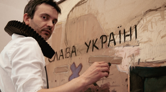 Trwa sesja malarska Dominika Woźniaka we Wschowie (VIDEO)