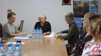 Umowa na przebudowę terenu przy SP w Jędrzychowicach podpisana