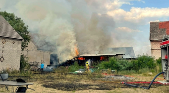 Ogień wybuch blisko zabudowań (ZDJĘCIA)