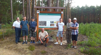 Kurhany na brzegu Jeziora Sławskiego