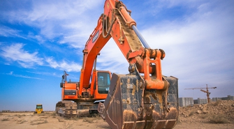 Jaką rolę odgrywa lemiesz w łyżce koparki?