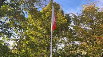 Maszt flagowy na Rynku w Szlichtyngowej (ZDJĘCIA)