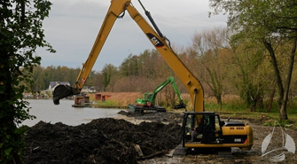 Prace w sławskim parku