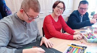 Zajęcia plastyczne - „Rehabilitacja 25 plus” (FOTO)