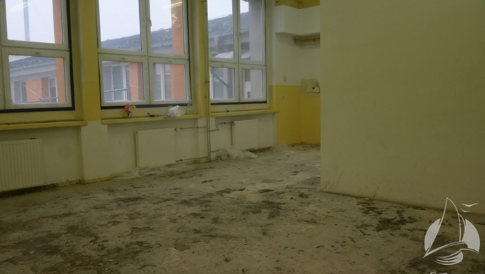 W budynku po byłej szkole trwają już prace rozbiórkowe (FOTO)