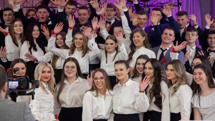 Studniówka 2023 w I LO we Wschowie (FOTO)