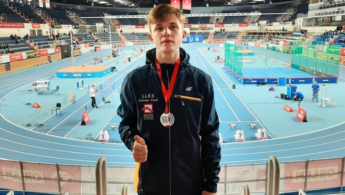 Gabriel Dziełakowski osiąga nowy rekord życiowy w skoku w dal!