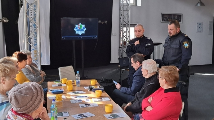 Policja i straż miejska edukują seniorów na temat bezpieczeństwa