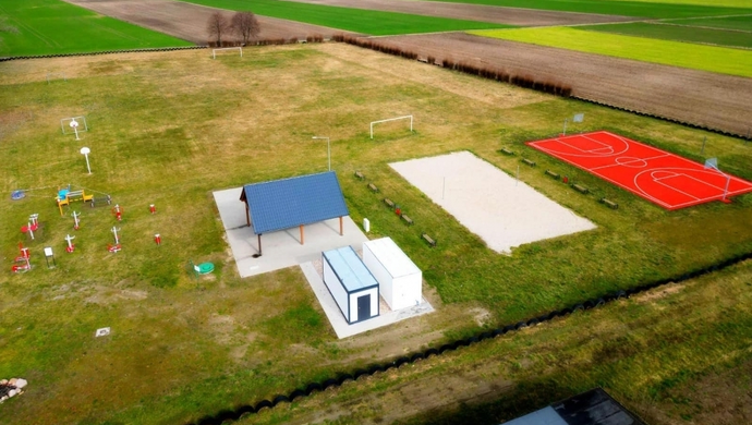 Nowe atrakcje dla najmłodszych na boisku w Przyczynie Górnej (FOTO)