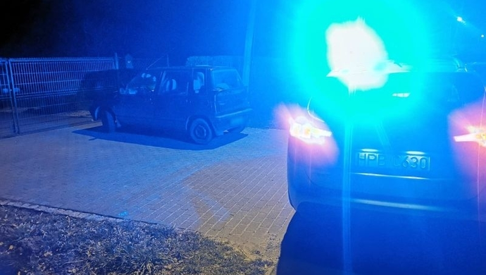 - nie tylko przekroczył prędkość, ale również jechał bez prawa jazdy i po alkoholu!