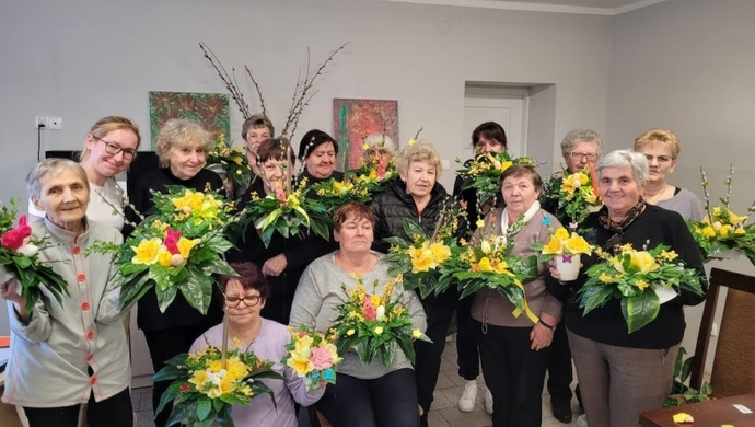 Seniorzy z Gminy Szlichtyngowa tworzą piękne ozdoby wielkanocne (FOTO)