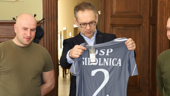 Nowe stroje sportowe dla druhów z OSP Siedlnica (FOTO)