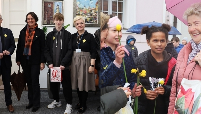 Wschowa: uczniowie wręczali żonkile na pamiątkę powstania w getcie warszawskim