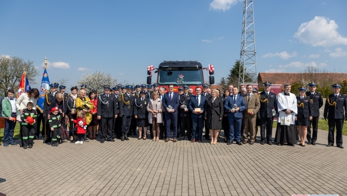 Uroczyste przekazanie nowego wozu strażackiego dla OSP Gola (FOTO)