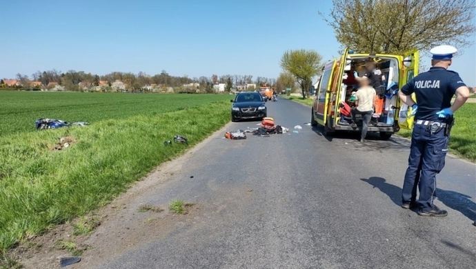 Tragiczny wypadek motocyklowy na drodze do Osowej Sieni