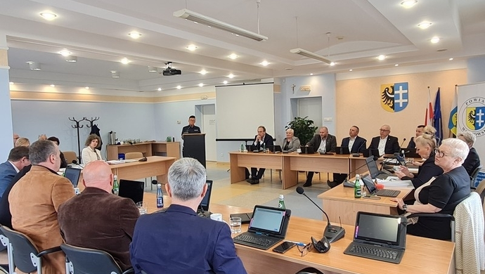 XLI Sesja Rady Powiatu Wschowskiego: Sprawozdanie z prac w okresie międzysesyjnym oraz ważne uchwały