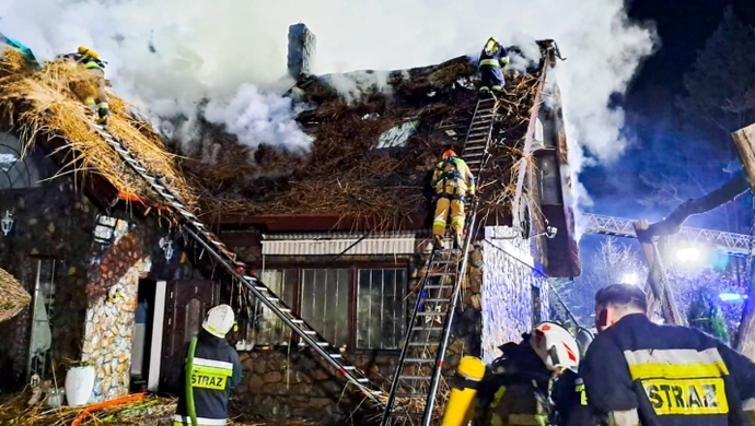 Pożar w  miejscowości Głuchów: wymagająca akcja strażaków trwała 8 godzin (FOTO)