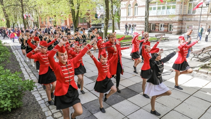 Wschowskie mażoretki na uroczystościach w Zielonej Górze (FOTO)