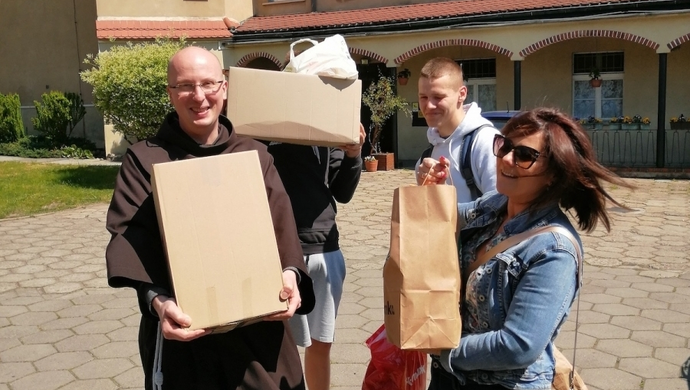 Bezdomny nie jest obcy – Hufiec Pracy z I Zespołem Szkół pomagają potrzebującym