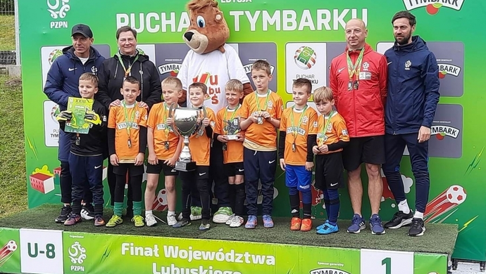 Młodzi piłkarze ze Wschowy zwycięzcami lubuskiego „Pucharu Tymbarku”! (FOTO)