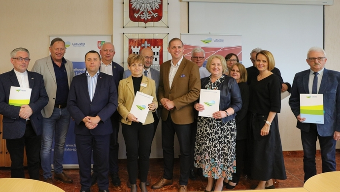 Umowy podpisane! Parafie i samorządy otrzymały wsparcie finansowe (FOTO)