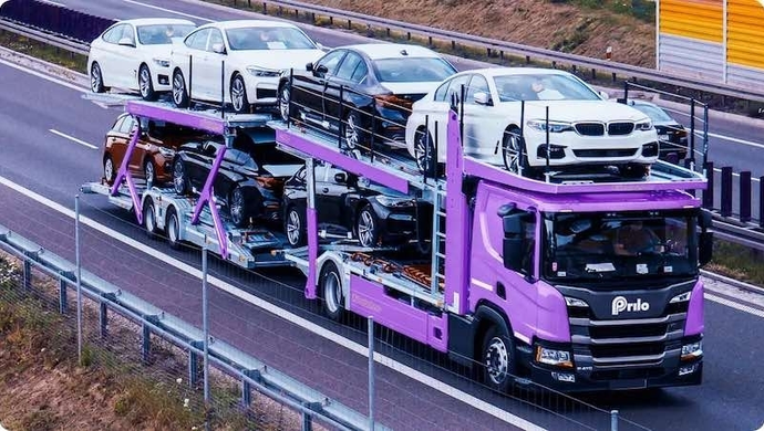 Transport samochodu – kto powinien zadbać o ubezpieczenie? 