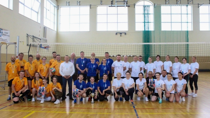 Zobacz, jak urzędnicy świętowali Dzień Samorządu Terytorialnego - sportowy turniej we Wschowie