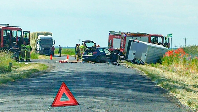 Gmina Szlichtyngowa. Kurier wymusił pierwszeństwo. Kierująca peugeotem w szpitalu