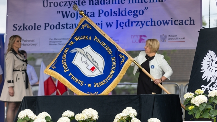 Uroczyste nadanie sztandaru i imienia Wojska Polskiego dla Szkoły Podstawowej w Jędrzychowicach