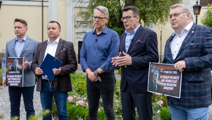 PiS do Tuska: Czy chciałby pan zburzyć mur i pozwolić...