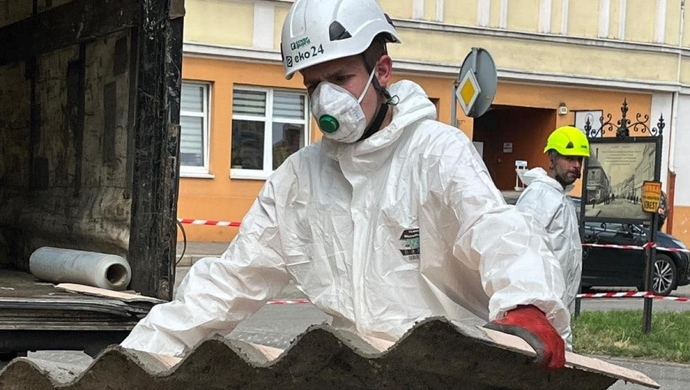 Wschowa. Trwa rozbiórka nieczynnego pawilonu handlowego! (FOTO)