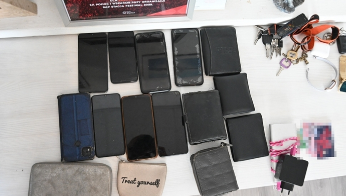 Znalezione przedmioty po Rap Stacja Festiwal trafiły do Sławskiego Centrum Kultury i Wypoczynku (FOTO)