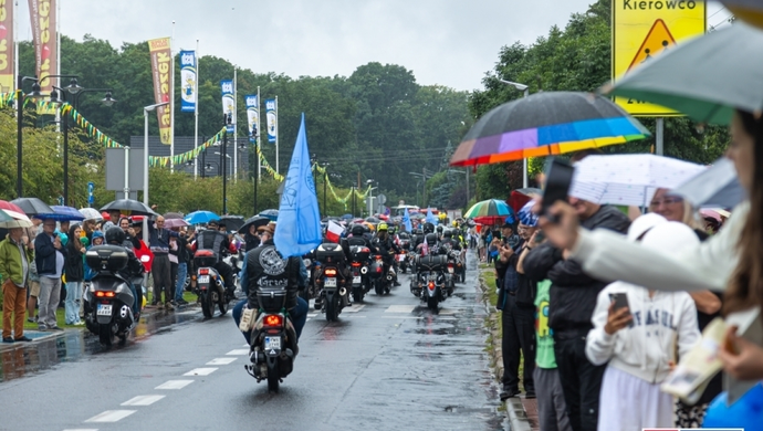 Barwny korowód i parada motocykli na ulicach Sławy (FOTO)