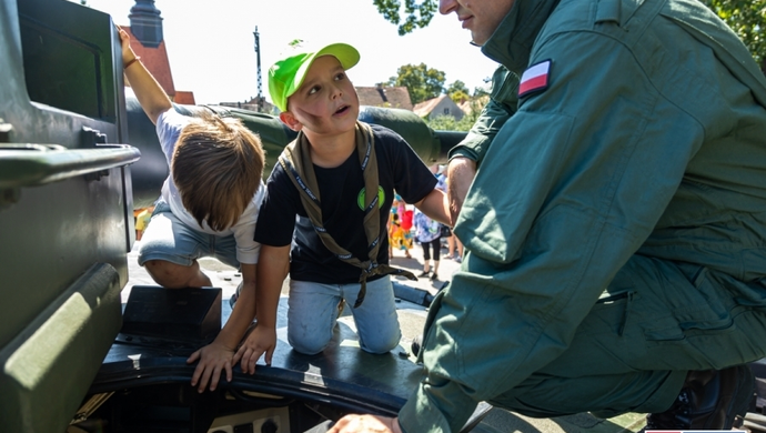 Wojskowi opanowali Park Górczyński. Piknik wojskowy w Szlichtyngowej (FOTO)