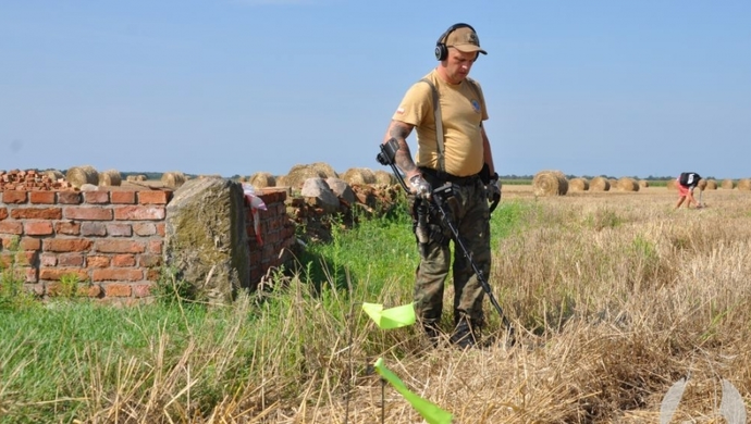 Prace archeologiczne w poszukiwaniu mogił więźniarek spod Sławy (FOTO)
