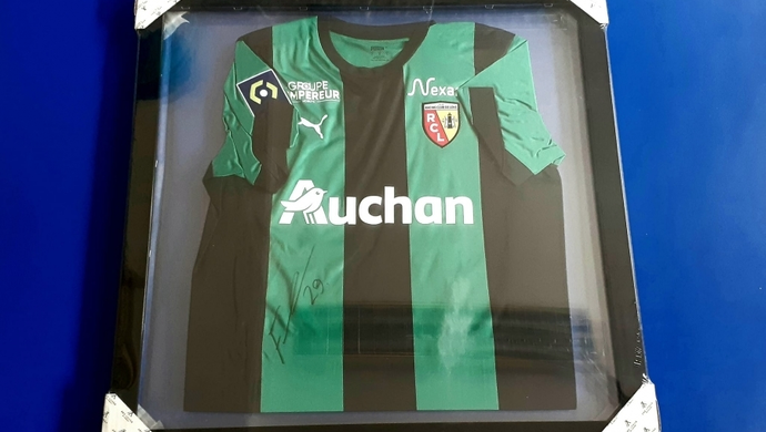 Do zgarnięcia koszulka P. Frankowskiego z autografem! Trwa licytacja na rzecz SOSW we Wschowie