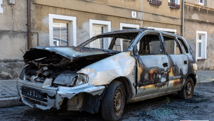 Wschowa. Opuszczone Mitsubishi w płomieniach! (FOTO)