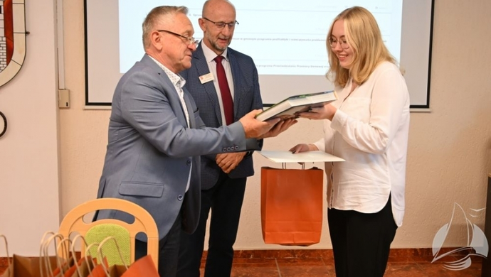 Siedmiu uczniów wyróżnionych przez Radę Miejską w Sławie