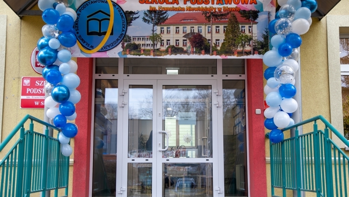 Nauczyciele ze Sławy stawiają na solidarność: Zamiast kwiatów wsparcie dla walczącego o wzrok Nikosia