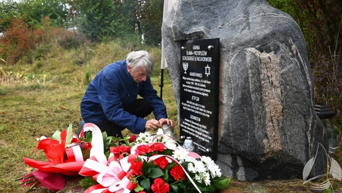 W Przybyszowie odsłonili tablicę upamiętniającą ofiary podobozu Schlesiersee II