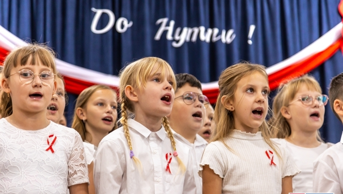 Szkoła Podstawowa w Starych Drzewcach rywalizuje w konkursie „Do Hymnu” (VIDEO)
